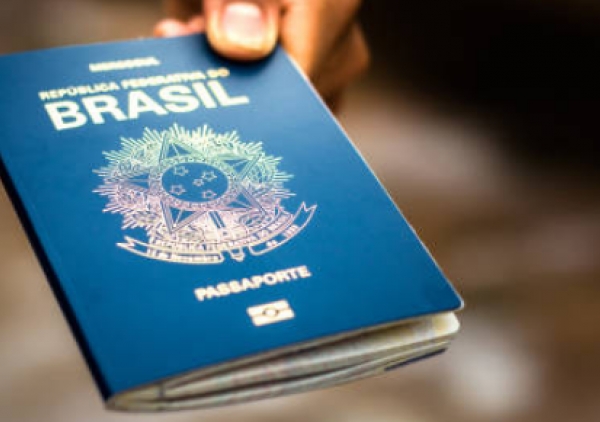 TST admite habeas corpus e determina devolução de passaporte retido em execução.